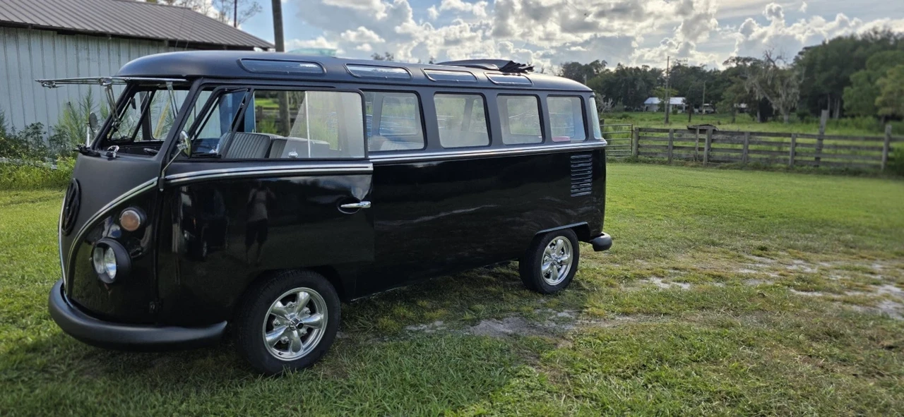 1972 Volkswagen Bay-Window Bus - Image 2 of 21