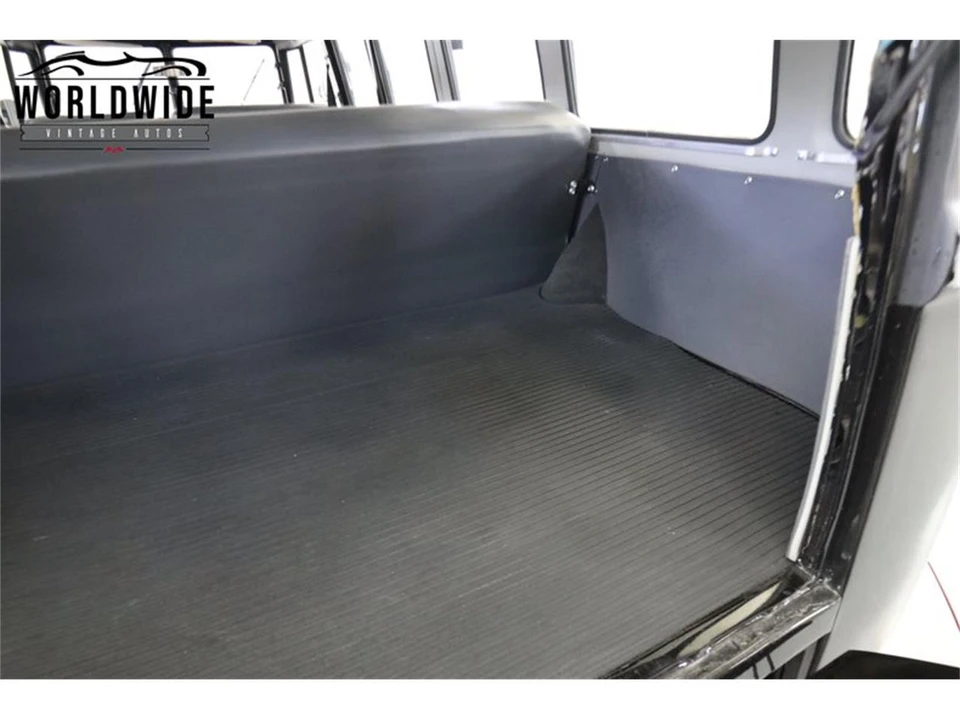 1972 Volkswagen Bay-Window Bus - Image 24 of 31