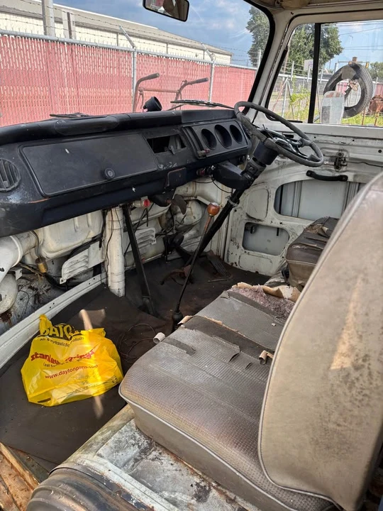 1972 Volkswagen Bay-Window Bus - Image 8 of 20
