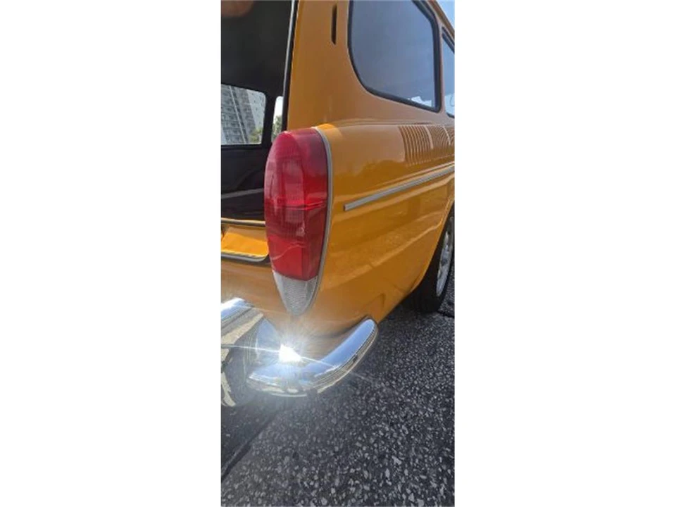 1972 Volkswagen Type 2 - Image 11 of 17