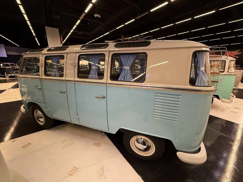 1972 Volkswagen Split-Window Bus - Image 2 of 21