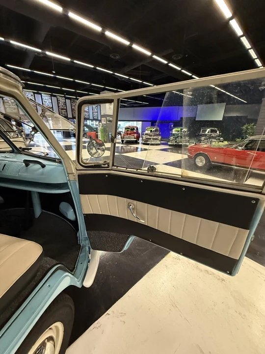 1972 Volkswagen Split-Window Bus - Image 9 of 21