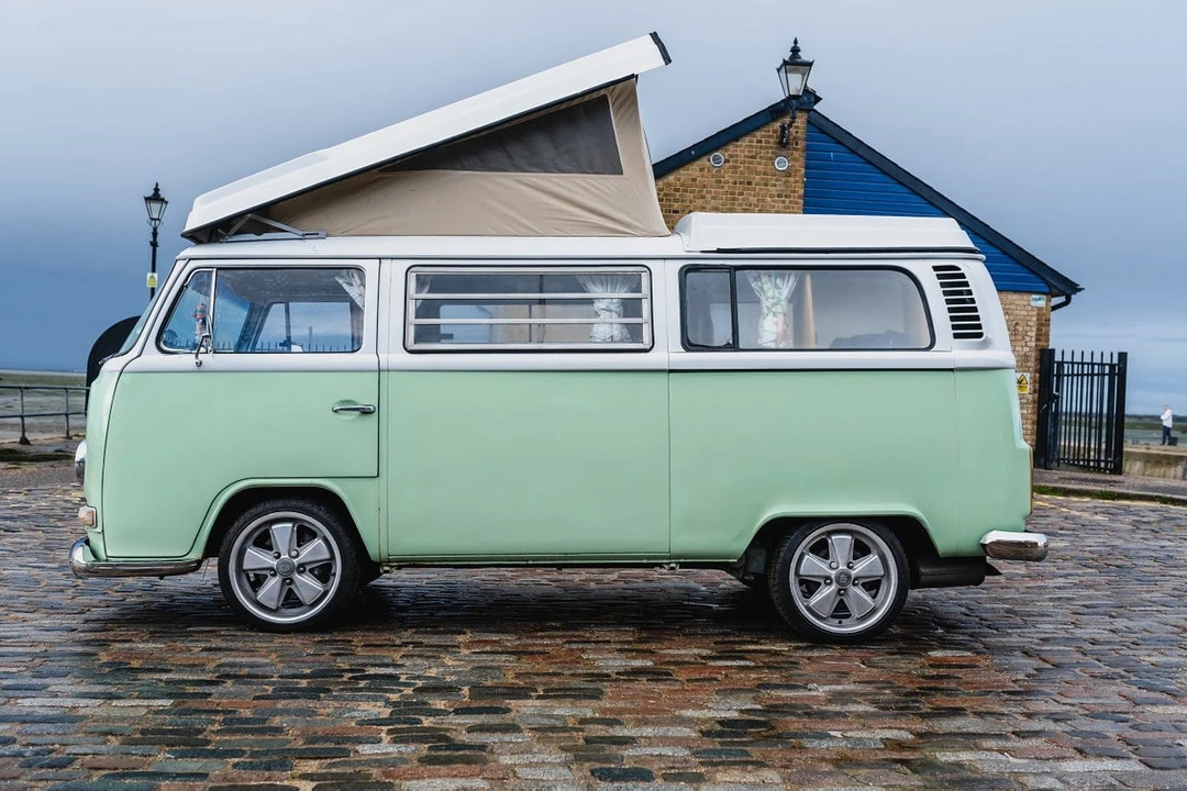 1972 Volkswagen Bay-Window Camper - Image 10 of 30