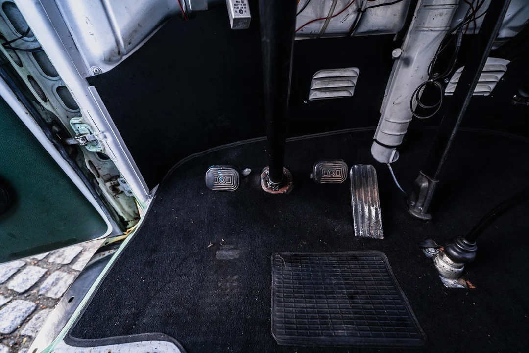 1972 Volkswagen Bay-Window Camper - Image 27 of 30