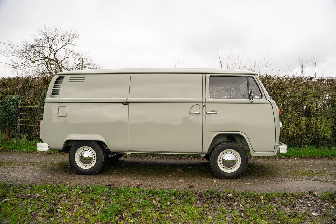 1972 Volkswagen Bay-Window Bus - Image 17 of 30