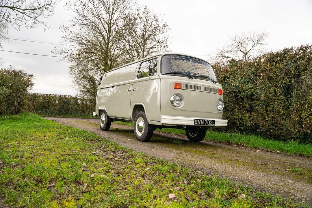 1972 Volkswagen Bay-Window Bus - Image 2 of 30