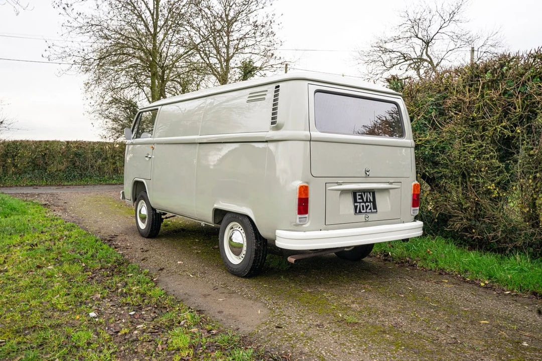 1972 Volkswagen Bay-Window Bus - Image 22 of 30