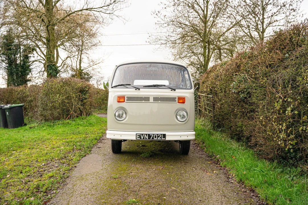 1972 Volkswagen Bay-Window Bus - Image 7 of 30
