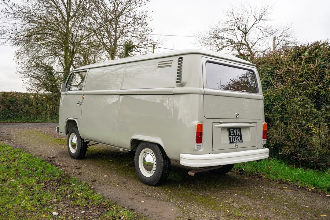 1972 Volkswagen Bay-Window Bus - Image 20 of 30