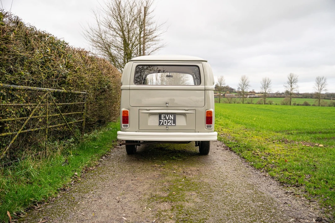 1972 Volkswagen Bay-Window Bus - Image 10 of 30