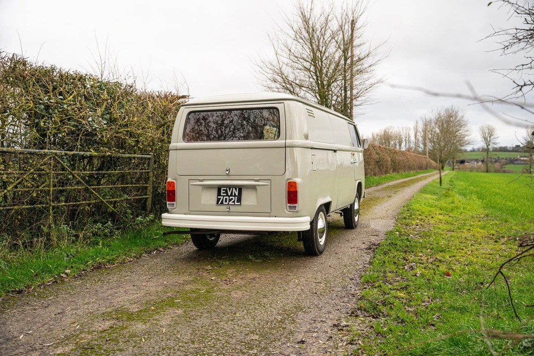 1972 Volkswagen Bay-Window Bus - Image 11 of 30