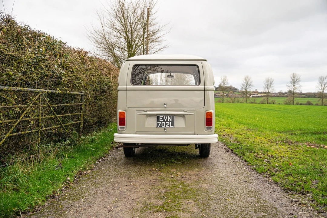 1972 Volkswagen Bay-Window Bus - Image 9 of 30
