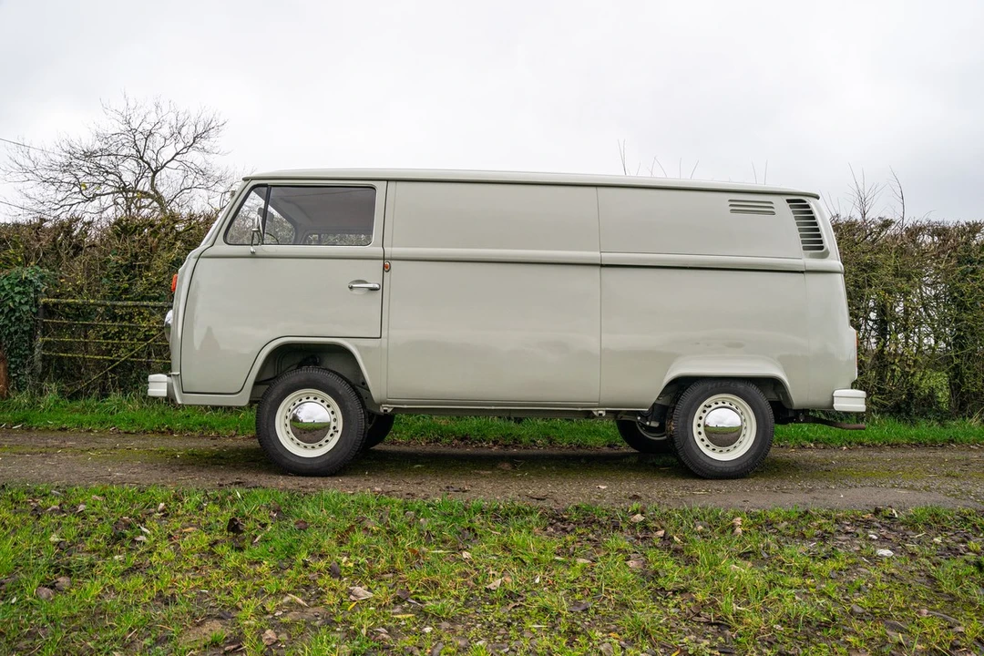 1972 Volkswagen Bay-Window Bus - Image 19 of 30