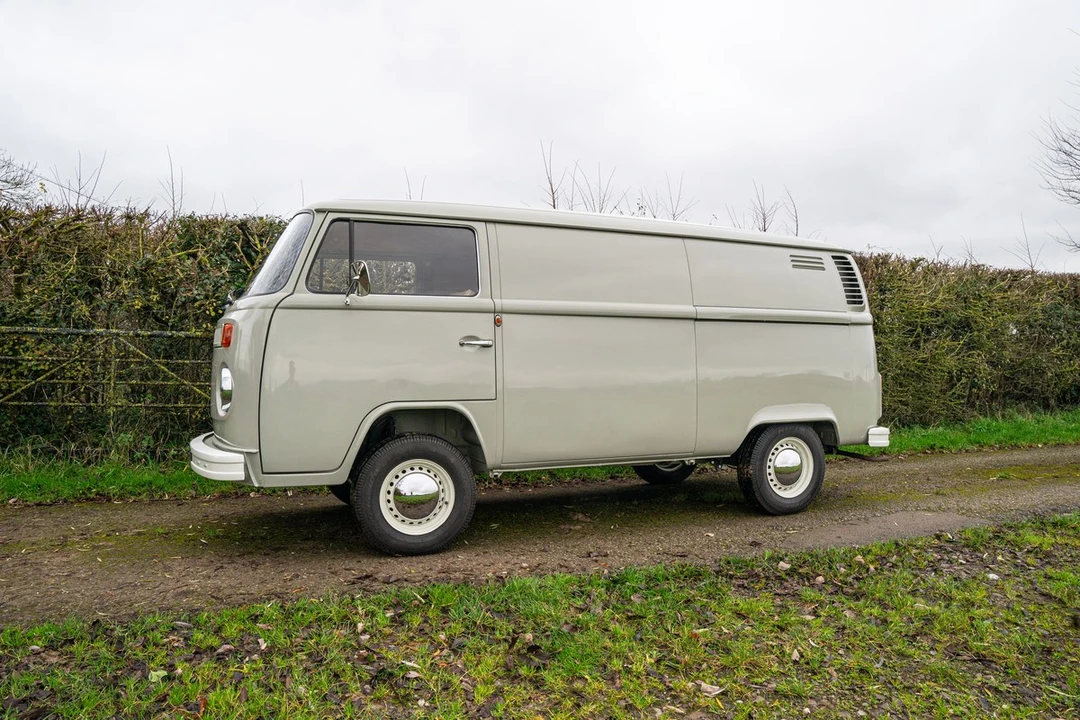 1972 Volkswagen Bay-Window Bus - Image 18 of 30