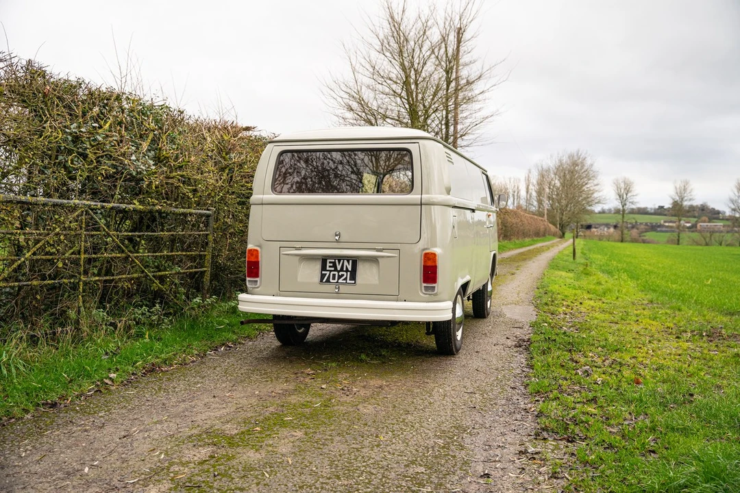 1972 Volkswagen Bay-Window Bus - Image 8 of 30