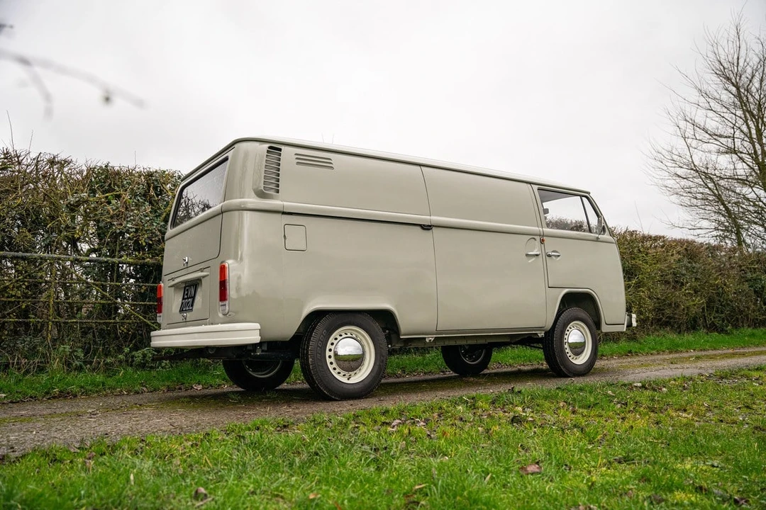 1972 Volkswagen Bay-Window Bus - Image 15 of 30