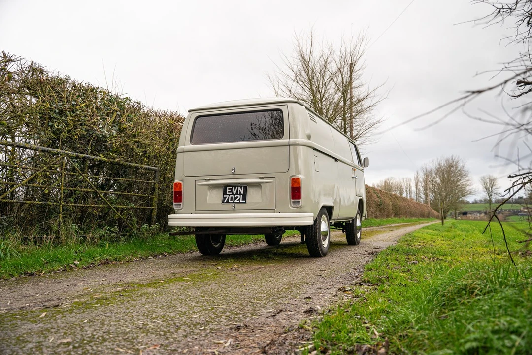 1972 Volkswagen Bay-Window Bus - Image 12 of 30