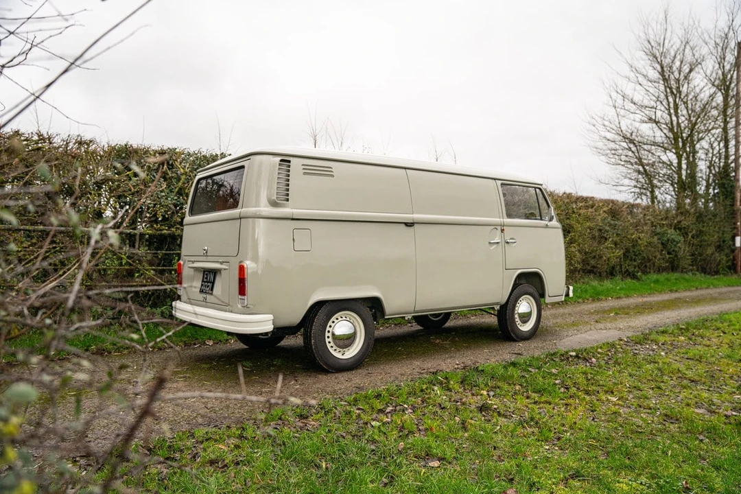 1972 Volkswagen Bay-Window Bus - Image 14 of 30