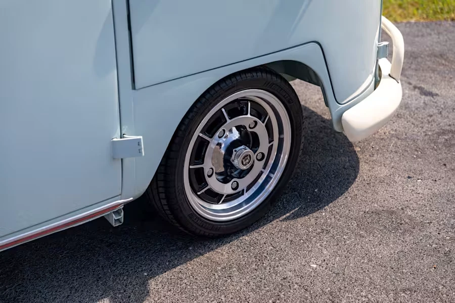 1972 Volkswagen Bay-Window Bus - Image 19 of 31