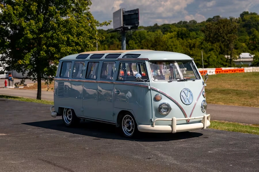 1972 Volkswagen Bay-Window Bus - Image 6 of 31