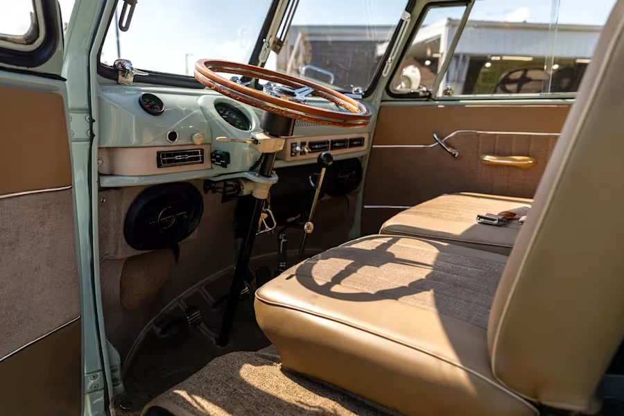 1972 Volkswagen Bay-Window Bus - Image 22 of 31