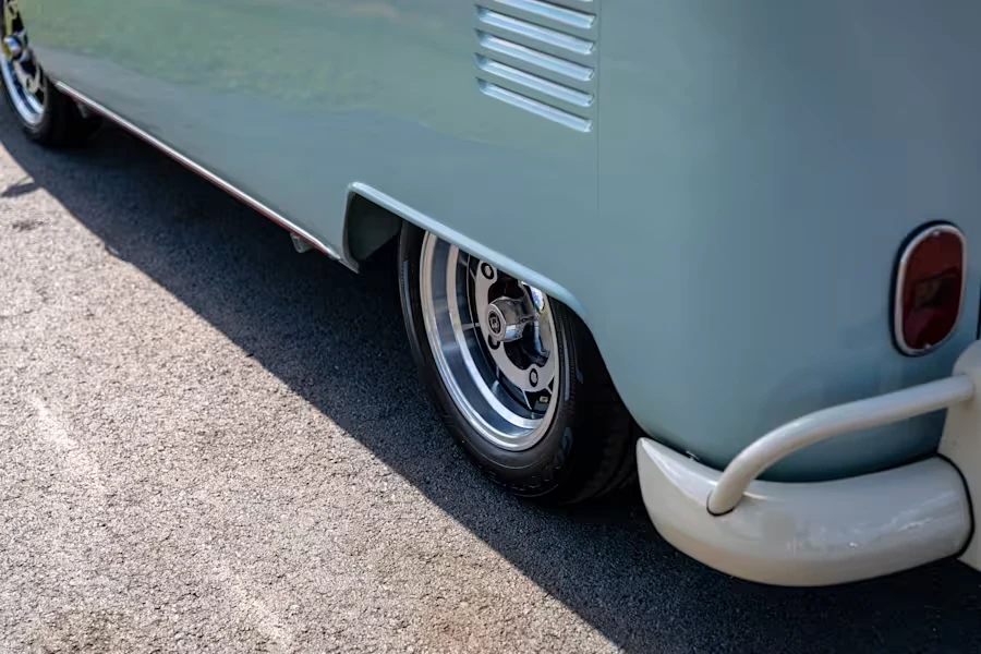 1972 Volkswagen Bay-Window Bus - Image 20 of 31