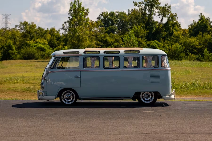 1972 Volkswagen Bay-Window Bus - Image 2 of 31