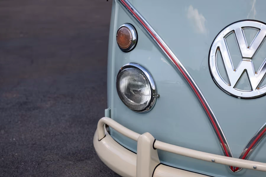 1972 Volkswagen Bay-Window Bus - Image 10 of 31