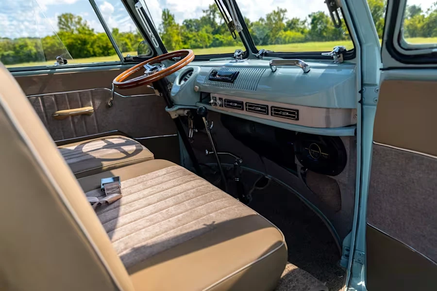 1972 Volkswagen Bay-Window Bus - Image 21 of 31