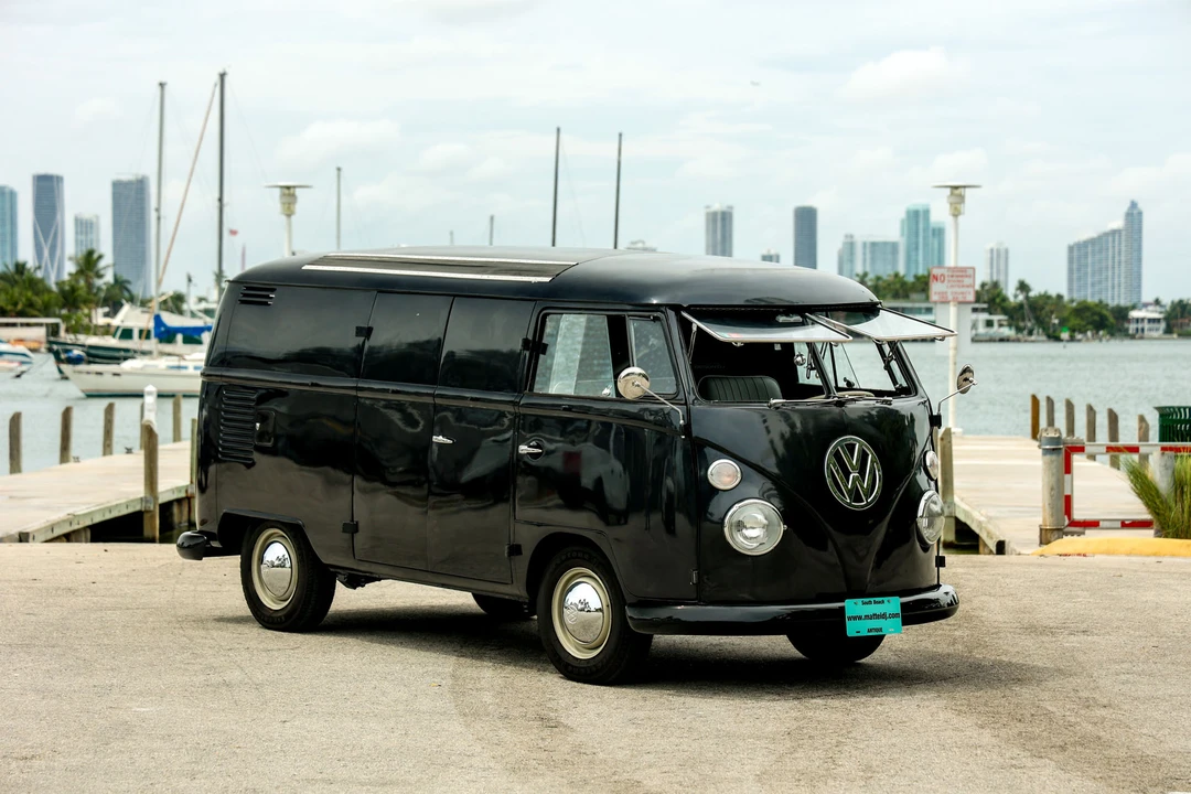 1972 Volkswagen Bay-Window Bus - Image 11 of 31