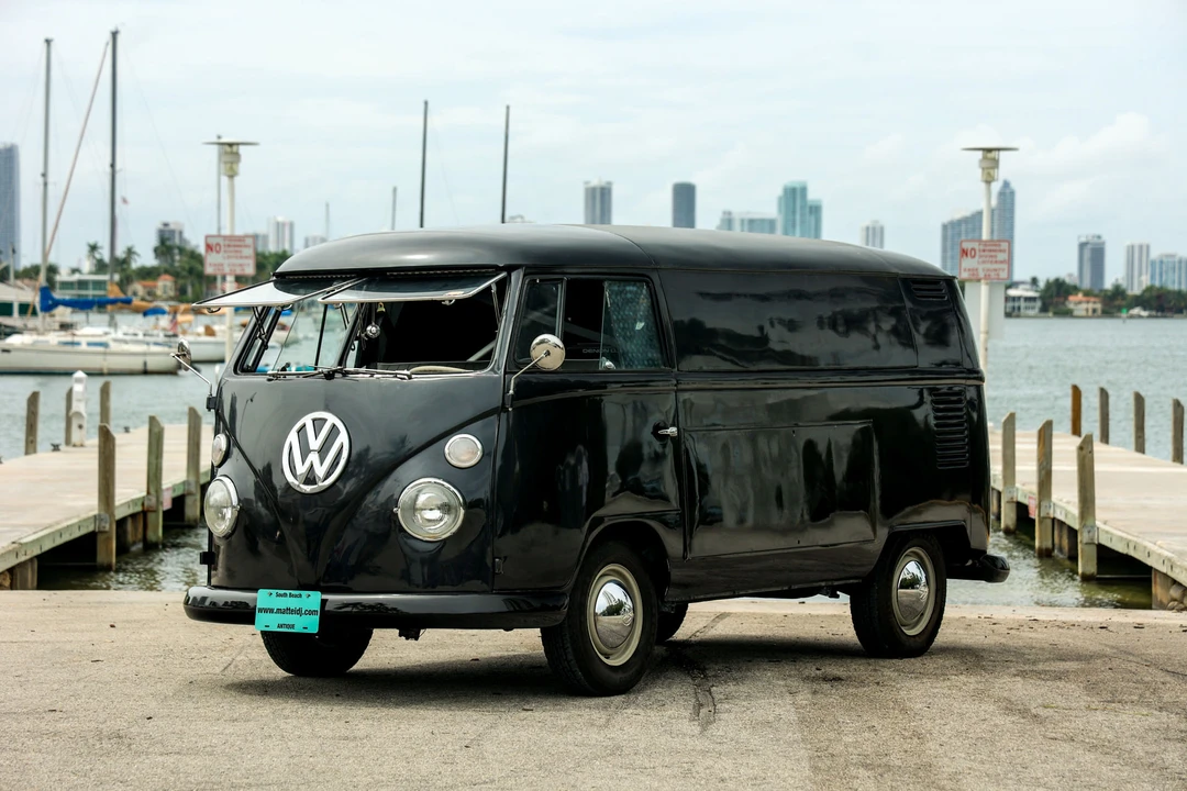 1972 Volkswagen Bay-Window Bus - Image 14 of 31