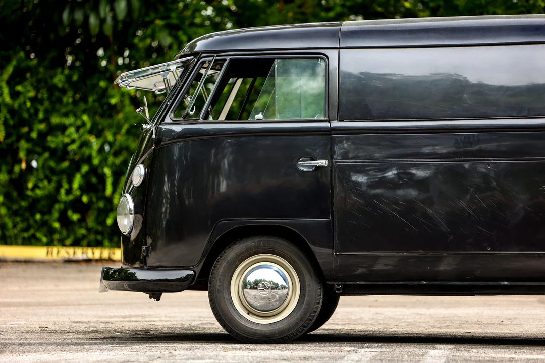 1972 Volkswagen Bay-Window Bus - Image 16 of 31