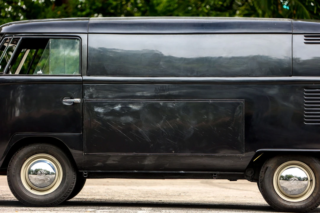 1972 Volkswagen Bay-Window Bus - Image 17 of 31