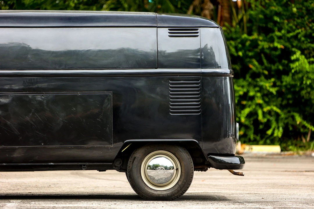 1972 Volkswagen Bay-Window Bus - Image 18 of 31