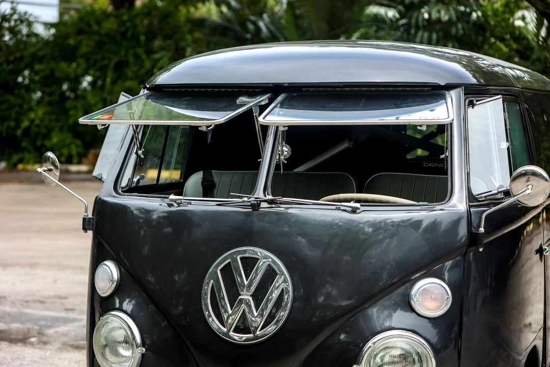 1972 Volkswagen Bay-Window Bus - Image 21 of 31