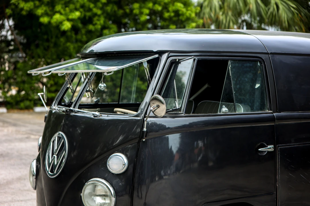 1972 Volkswagen Bay-Window Bus - Image 22 of 31