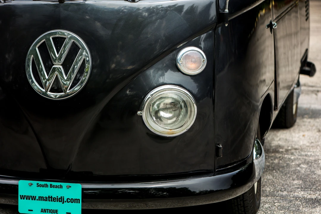 1972 Volkswagen Bay-Window Bus - Image 29 of 31