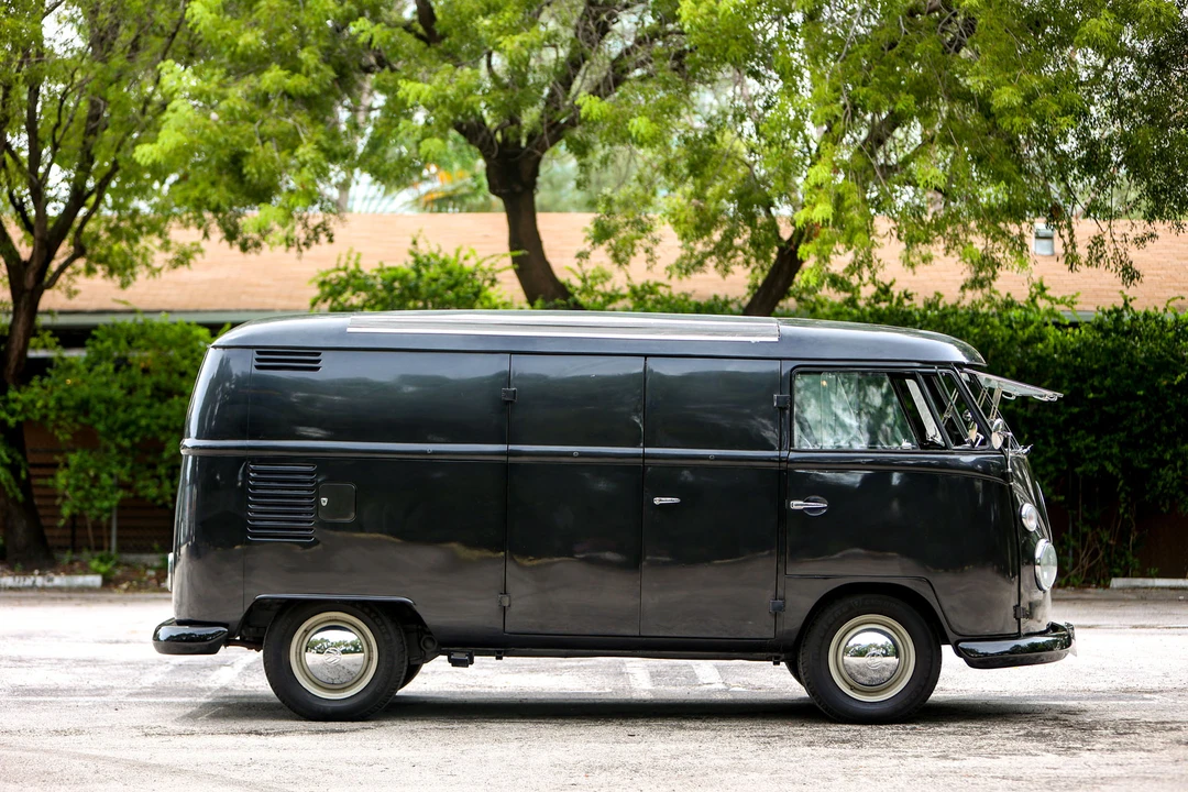 1972 Volkswagen Bay-Window Bus - Image 5 of 31