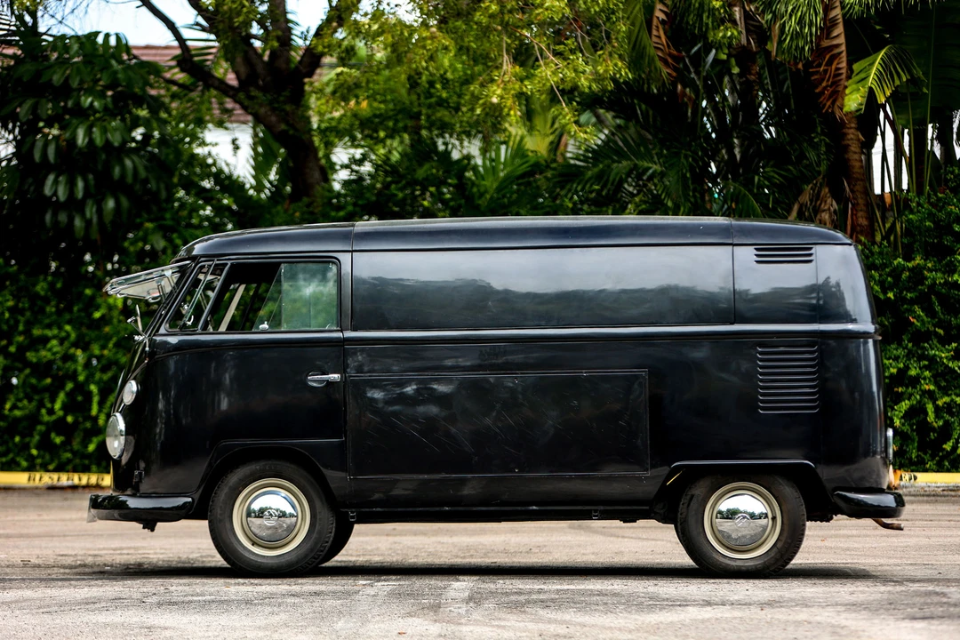 1972 Volkswagen Bay-Window Bus - Image 9 of 31