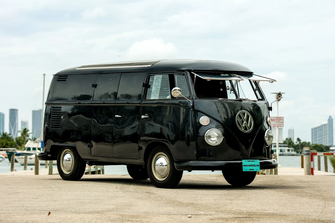 1972 Volkswagen Bay-Window Bus - Image 10 of 31