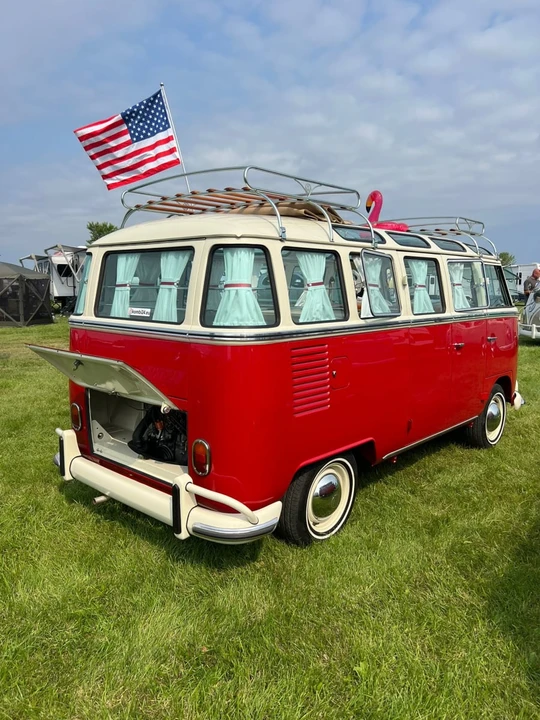 1972 Volkswagen Bay-Window Bus - Image 26 of 31