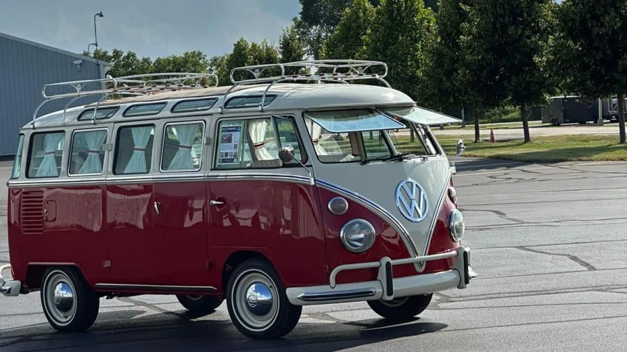 1972 Volkswagen Bay-Window Bus - Image 24 of 31