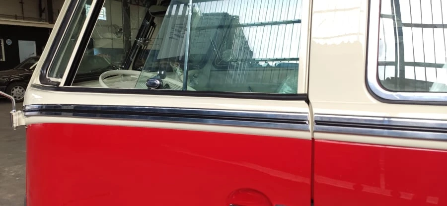 1972 Volkswagen Bay-Window Bus - Image 10 of 31