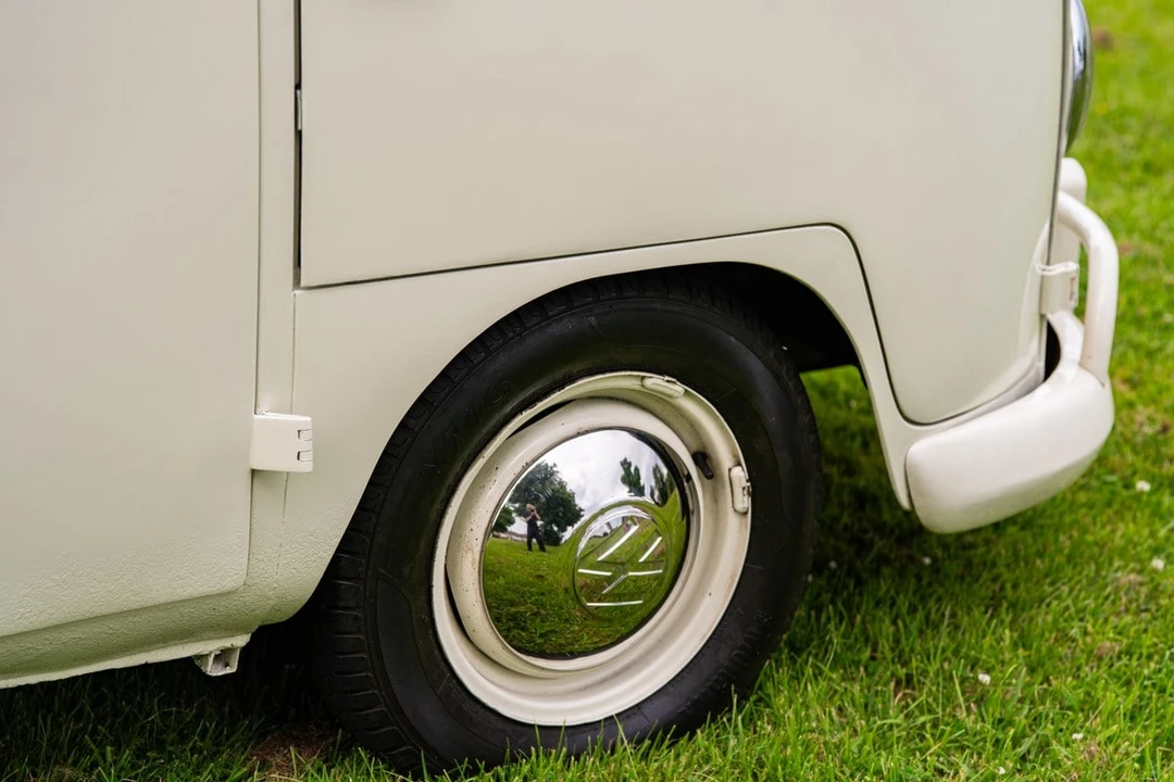 1973 Volkswagen Split-Window Camper - Image 11 of 30