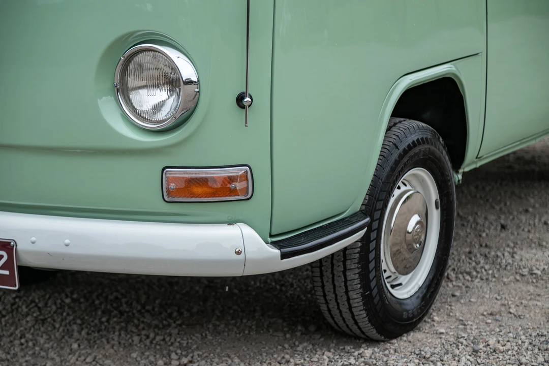 1972 Volkswagen Bay-Window Bus - Image 8 of 31