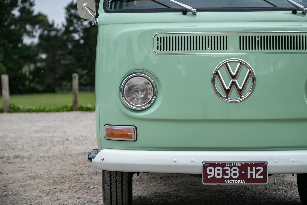 1972 Volkswagen Bay-Window Bus - Image 9 of 31
