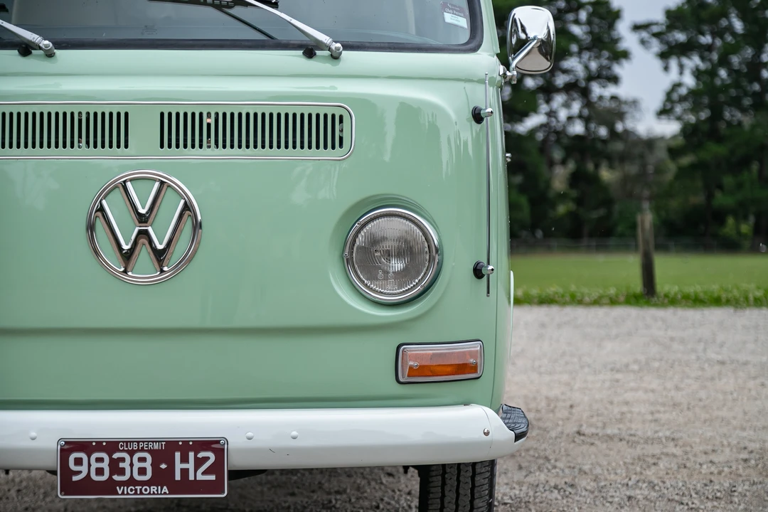 1972 Volkswagen Bay-Window Bus - Image 10 of 31
