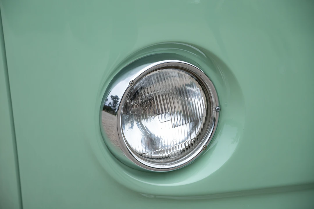 1972 Volkswagen Bay-Window Bus - Image 11 of 31