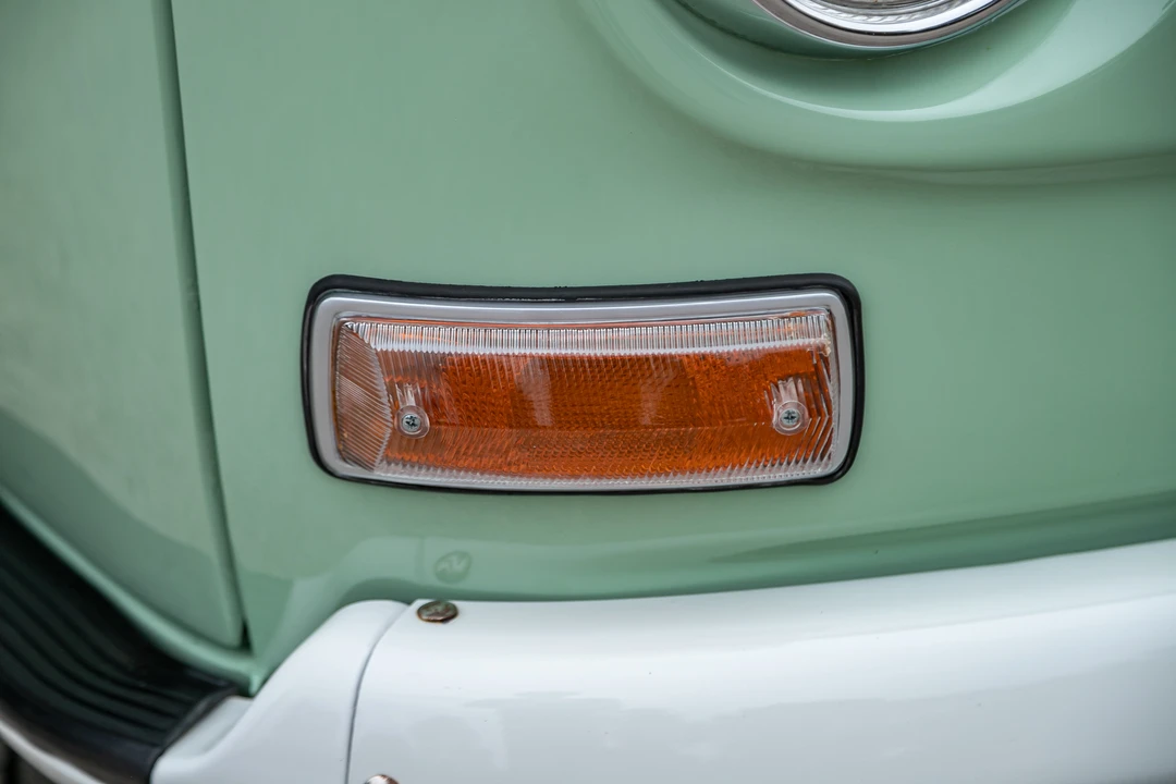 1972 Volkswagen Bay-Window Bus - Image 12 of 31