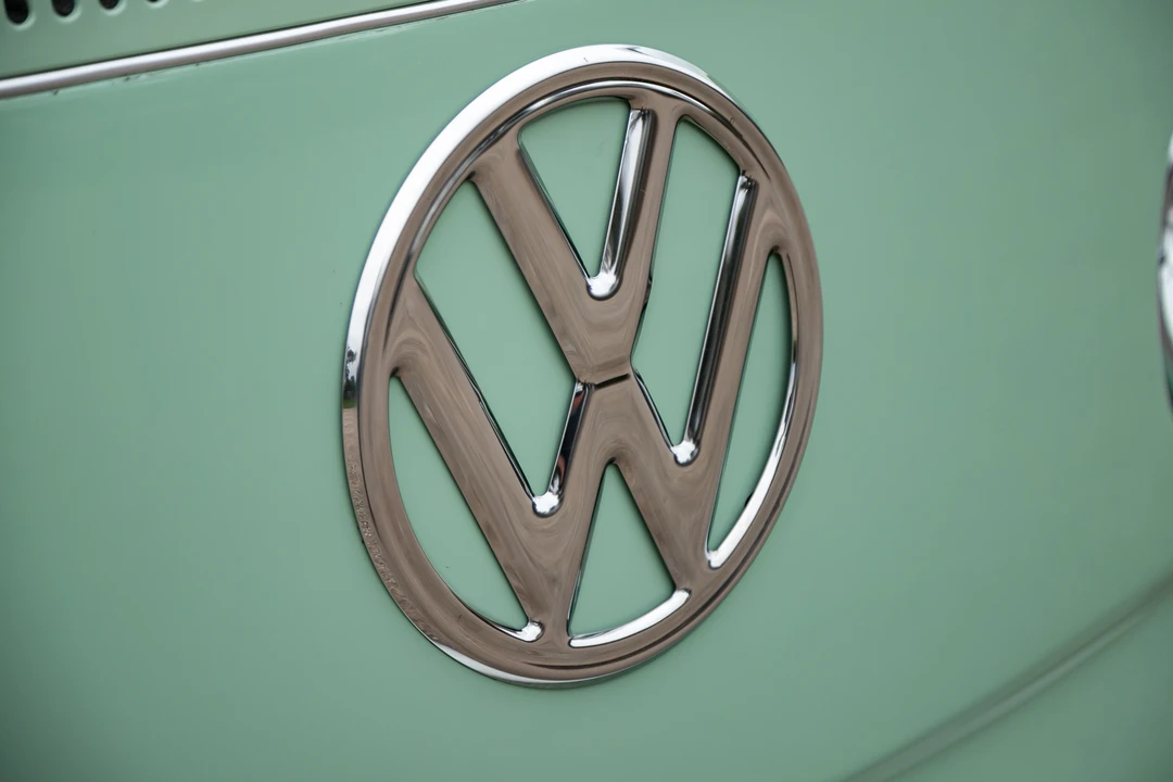 1972 Volkswagen Bay-Window Bus - Image 13 of 31